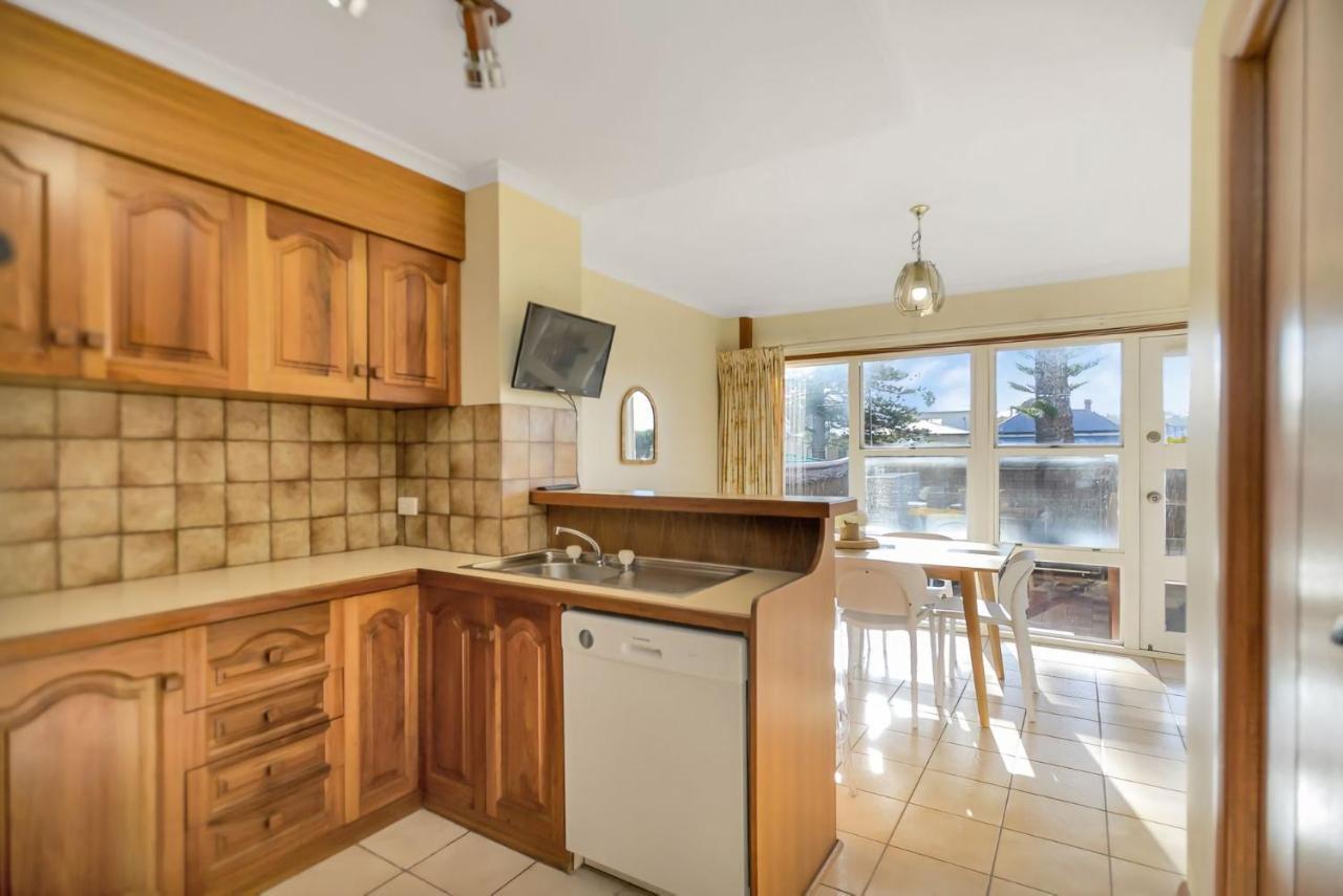 Beautiful Beach Front Townhouse ビクターハーバー エクステリア 写真