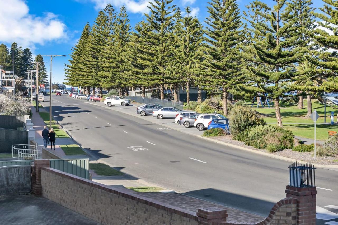 Beautiful Beach Front Townhouse ビクターハーバー エクステリア 写真